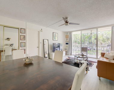 7081 Environ Boulevard - Photo Thumbnail 7