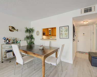 7081 Environ Boulevard - Photo Thumbnail 11