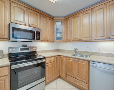 7081 Environ Boulevard - Photo Thumbnail 14