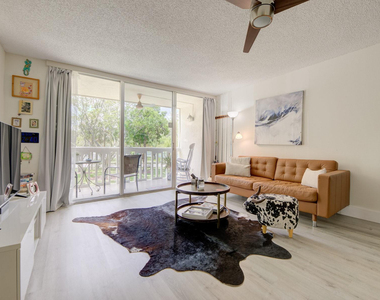 7081 Environ Boulevard - Photo Thumbnail 5