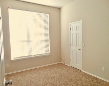 3301 Buckingham Place - Photo Thumbnail 8