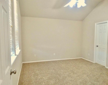3301 Buckingham Place - Photo Thumbnail 10