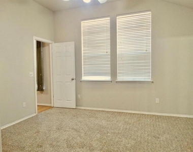 3301 Buckingham Place - Photo Thumbnail 11
