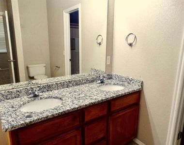 3301 Buckingham Place - Photo Thumbnail 12