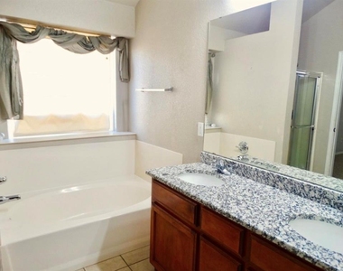 3301 Buckingham Place - Photo Thumbnail 14