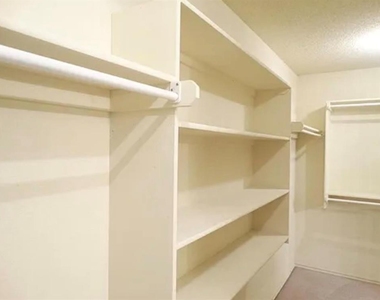 8812 Nw 85th Place - Photo Thumbnail 12
