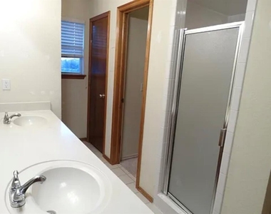 8812 Nw 85th Place - Photo Thumbnail 8