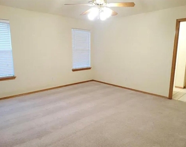 8812 Nw 85th Place - Photo Thumbnail 7
