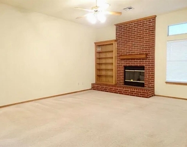 8812 Nw 85th Place - Photo Thumbnail 1