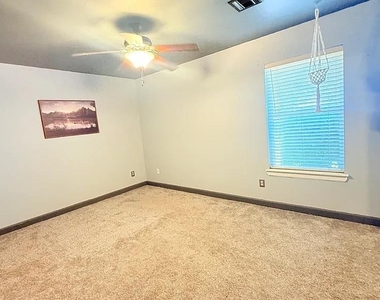 1801 Brittany Lane - Photo Thumbnail 14