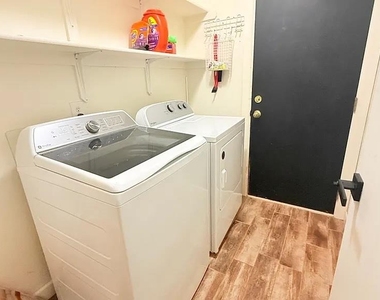 1801 Brittany Lane - Photo Thumbnail 12