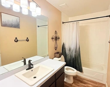 1801 Brittany Lane - Photo Thumbnail 15