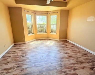 1801 Brittany Lane - Photo Thumbnail 18