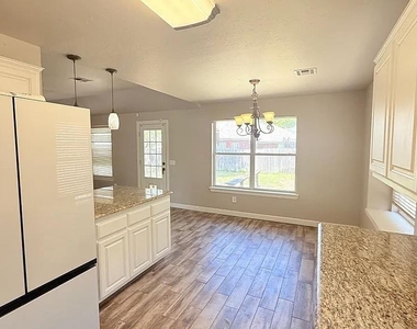 1801 Brittany Lane - Photo Thumbnail 5