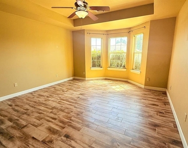 1801 Brittany Lane - Photo Thumbnail 16