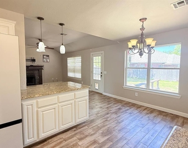 1801 Brittany Lane - Photo Thumbnail 6
