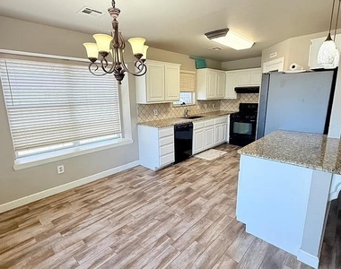 1801 Brittany Lane - Photo Thumbnail 8
