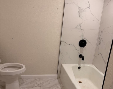 116 Seminole Lane - Photo Thumbnail 3