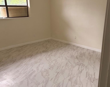 116 Seminole Lane - Photo Thumbnail 5