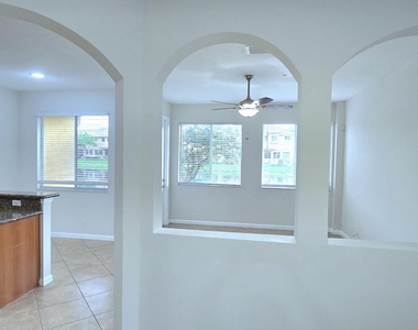 4305 Coventry Pointe Way - Photo Thumbnail 8