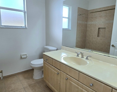 4305 Coventry Pointe Way - Photo Thumbnail 17