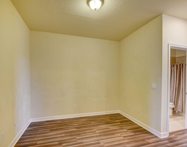 10385 Wellington Parc Drive - Photo Thumbnail 18