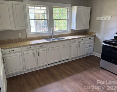 210 Basin Avenue - Photo Thumbnail 4
