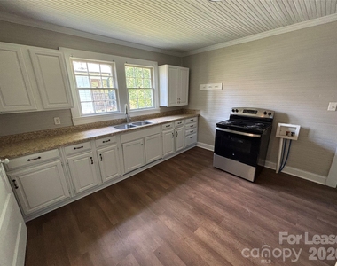 210 Basin Avenue - Photo Thumbnail 3