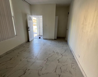 804 Orange Avenue - Photo Thumbnail 2