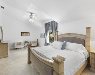 129 Spruce Street - Photo Thumbnail 5