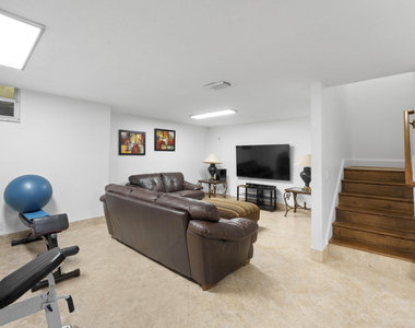 129 Spruce Street - Photo Thumbnail 8