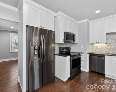 307 E Peterson Drive - Photo Thumbnail 5