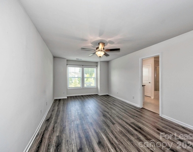 915 Emma Kate Court - Photo Thumbnail 14