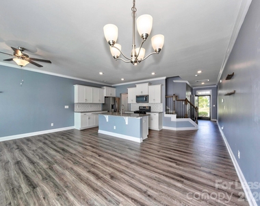 915 Emma Kate Court - Photo Thumbnail 10