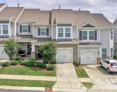 915 Emma Kate Court - Photo Thumbnail 32