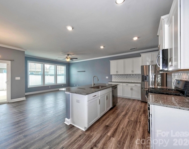 915 Emma Kate Court - Photo Thumbnail 3