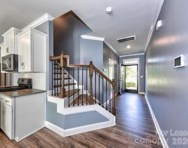 915 Emma Kate Court - Photo Thumbnail 2