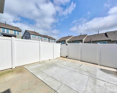 915 Emma Kate Court - Photo Thumbnail 30