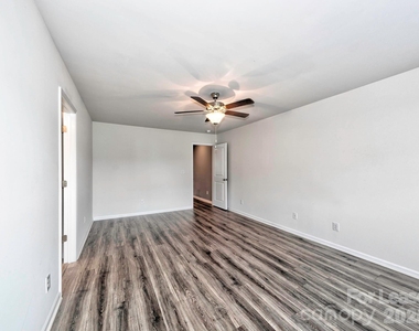 915 Emma Kate Court - Photo Thumbnail 16