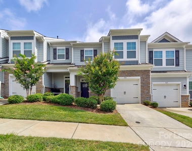 915 Emma Kate Court - Photo Thumbnail 31