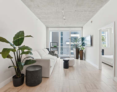 300 S Australian Avenue - Photo Thumbnail 4