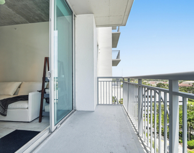 300 S Australian Avenue - Photo Thumbnail 27