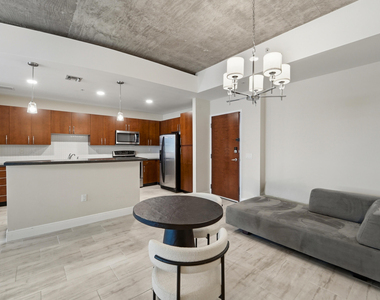 300 S Australian Avenue - Photo Thumbnail 9