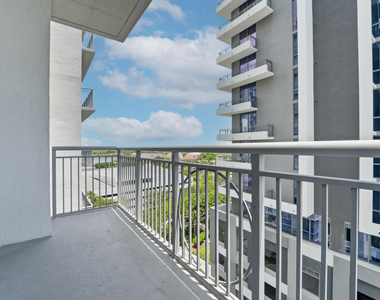 300 S Australian Avenue - Photo Thumbnail 24