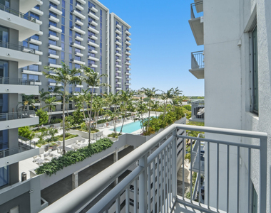 300 S Australian Avenue - Photo Thumbnail 26