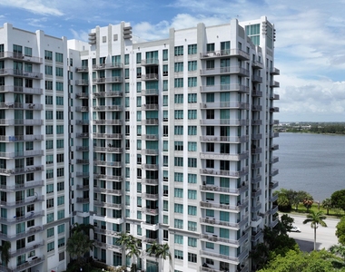 300 S Australian Avenue - Photo Thumbnail 57
