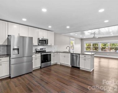 182 Commodore Loop - Photo Thumbnail 6