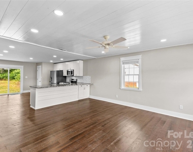 182 Commodore Loop - Photo Thumbnail 10