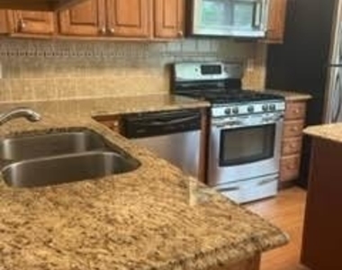 2108 Deepwood Court - Photo Thumbnail 7