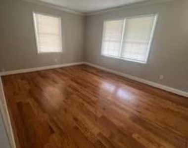 2108 Deepwood Court - Photo Thumbnail 10